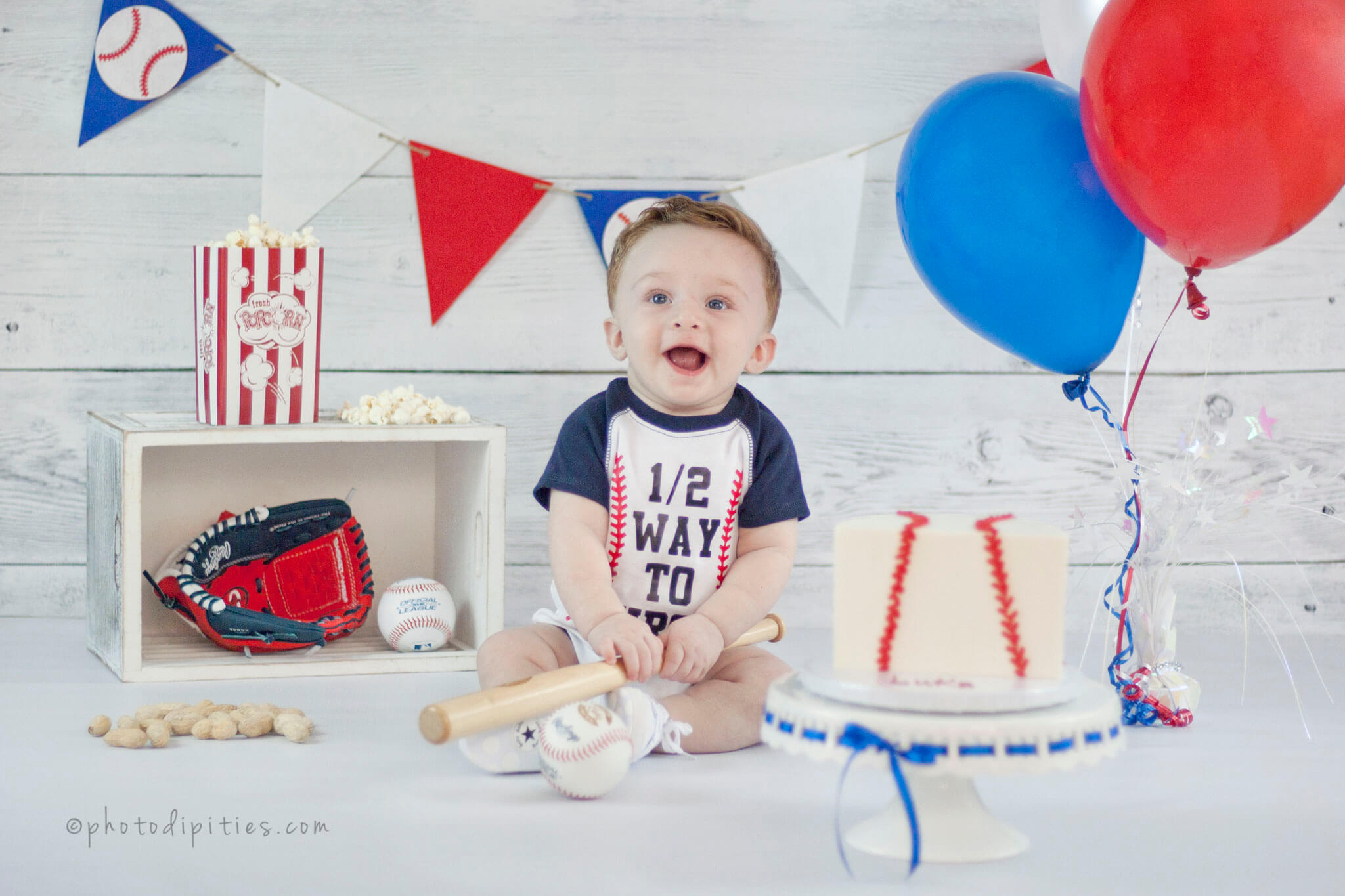 Photodipities Family | Baby Photography - Half Birthday Cake Smash