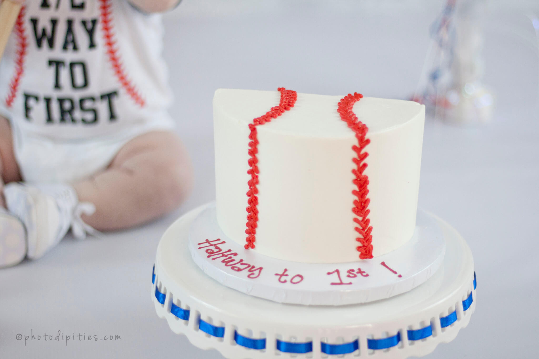 Photodipities Family | Baby Photography - Half Birthday Cake Smash