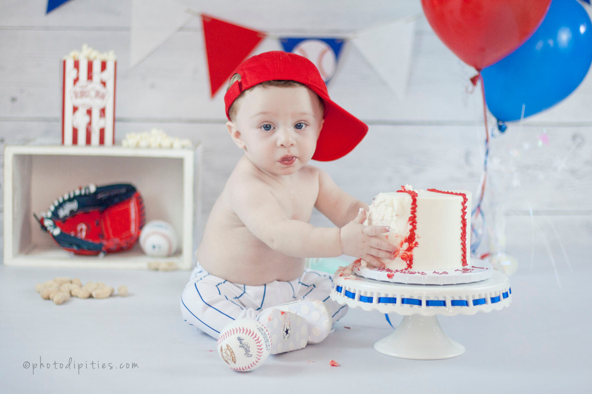 Photodipities Family | Baby Photography - Half Birthday Cake Smash