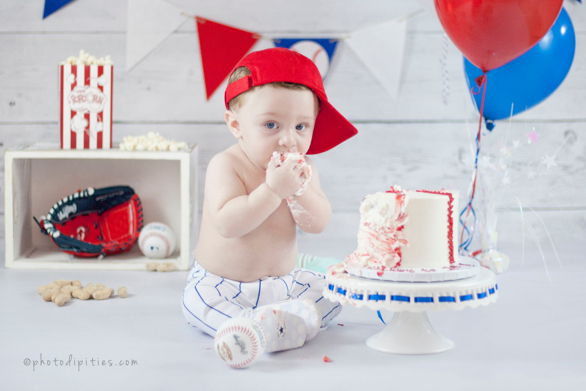 Photodipities Family | Baby Photography - Half Birthday Cake Smash