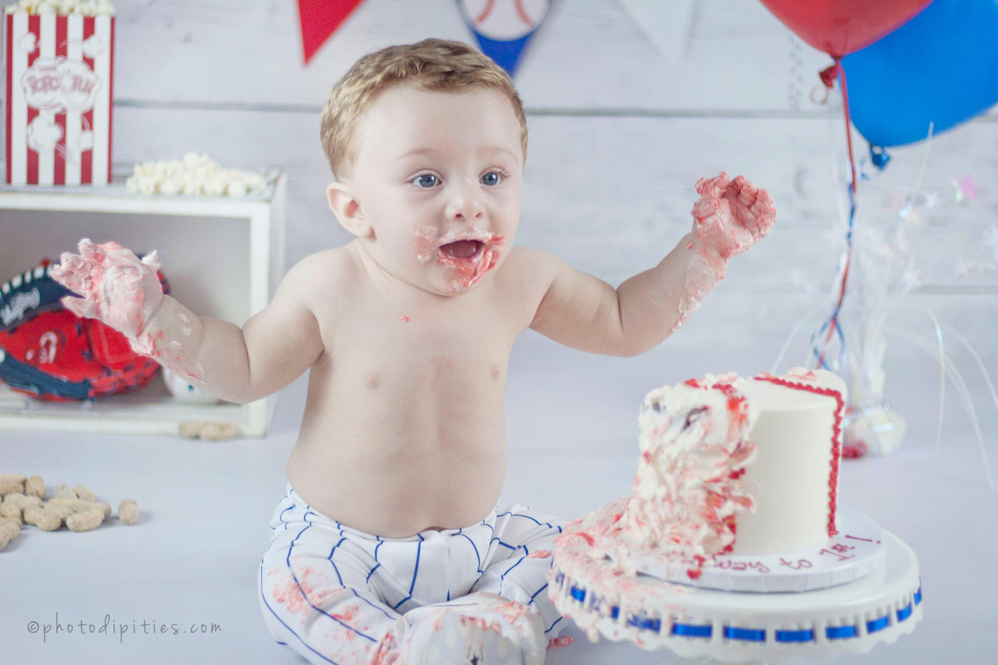 Photodipities Family | Baby Photography - Half Birthday Cake Smash